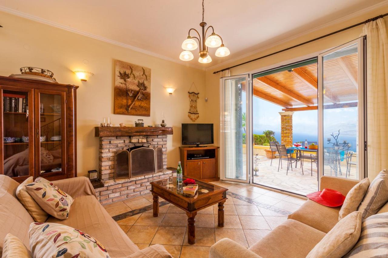 Beachfront Villa Victoras - With Private Beach Sidárion Exterior photo