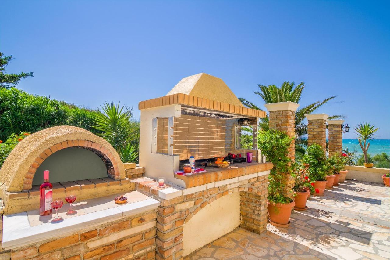 Beachfront Villa Victoras - With Private Beach Sidárion Exterior photo