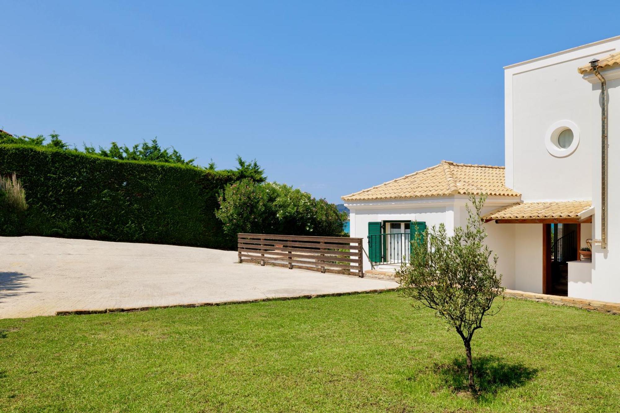 Beachfront Villa Victoras - With Private Beach Sidárion Exterior photo