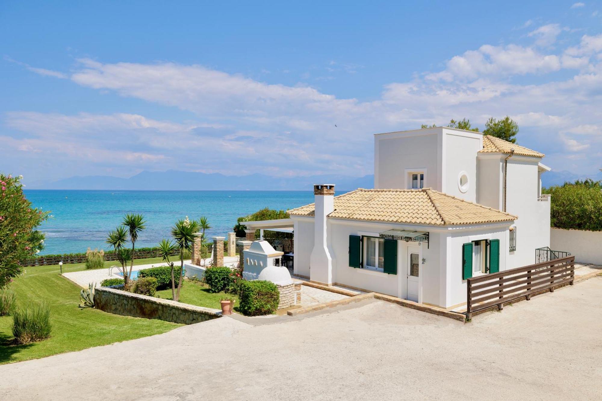 Beachfront Villa Victoras - With Private Beach Sidárion Exterior photo