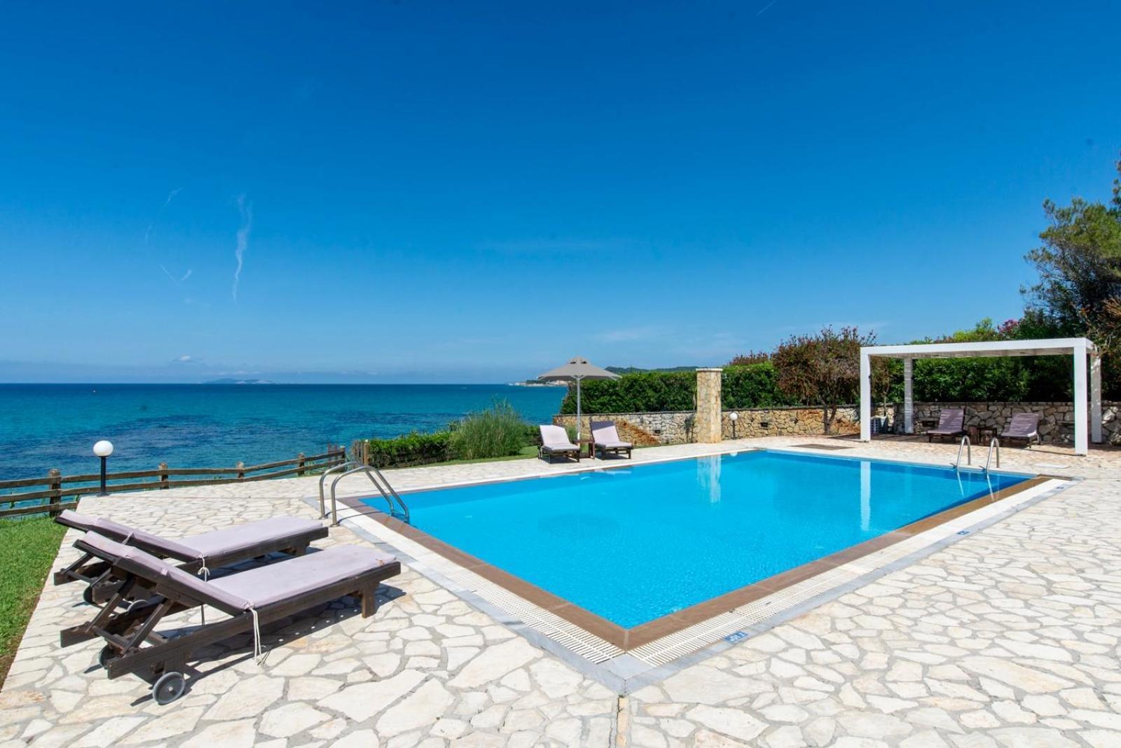 Beachfront Villa Victoras - With Private Beach Sidárion Exterior photo