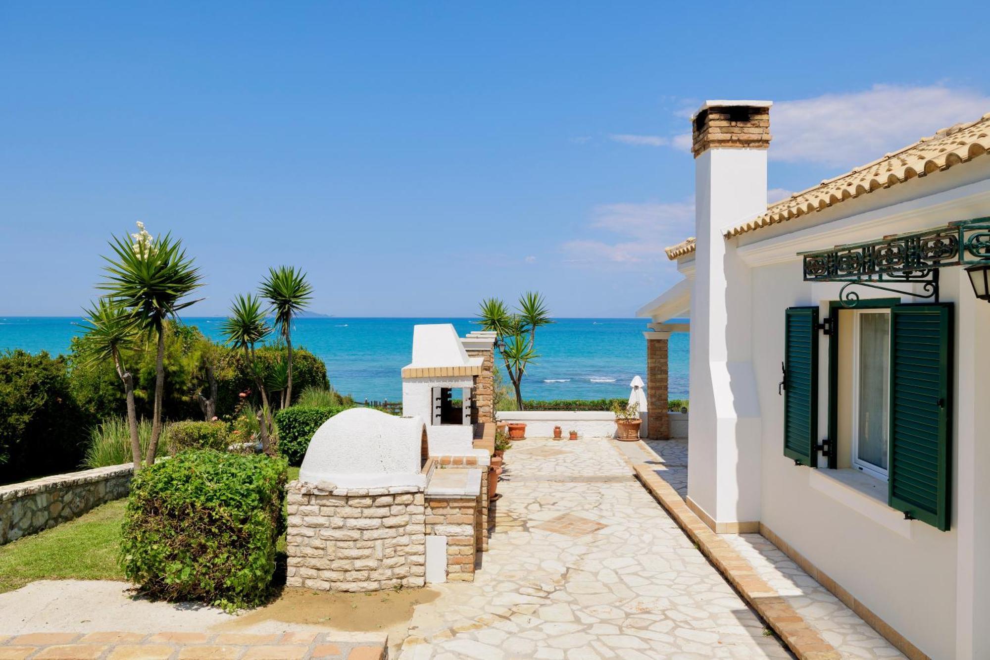 Beachfront Villa Victoras - With Private Beach Sidárion Exterior photo