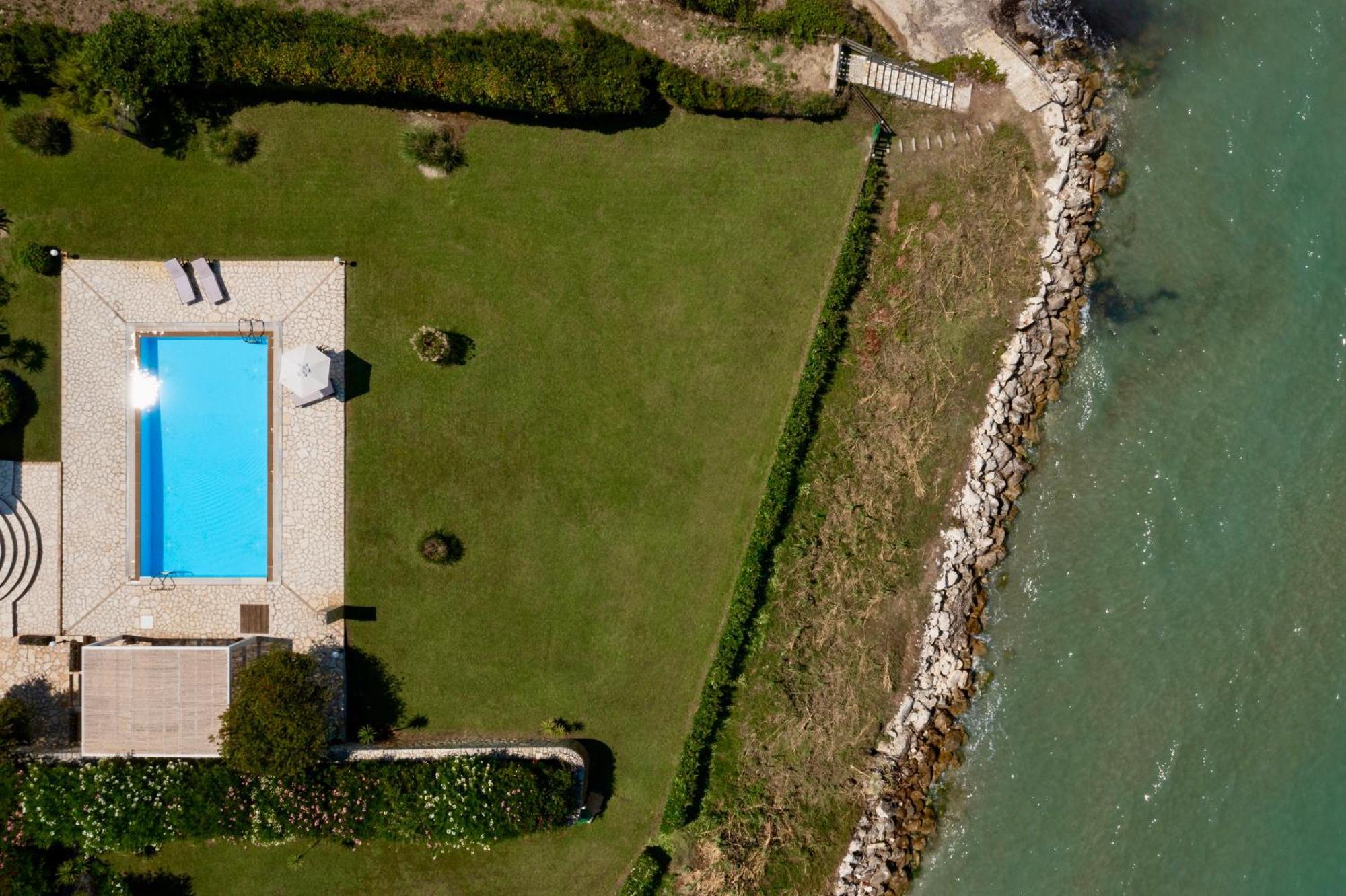 Beachfront Villa Victoras - With Private Beach Sidárion Exterior photo