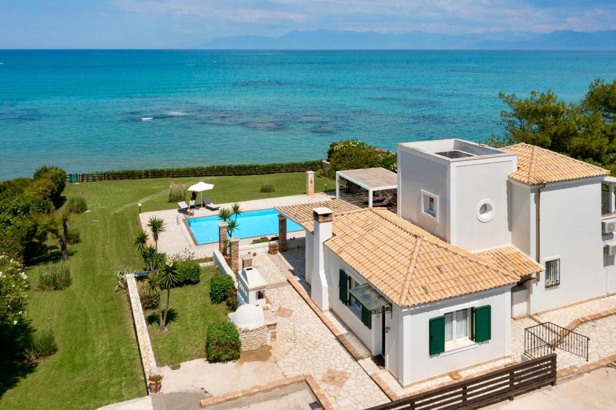 Beachfront Villa Victoras - With Private Beach Sidárion Exterior photo