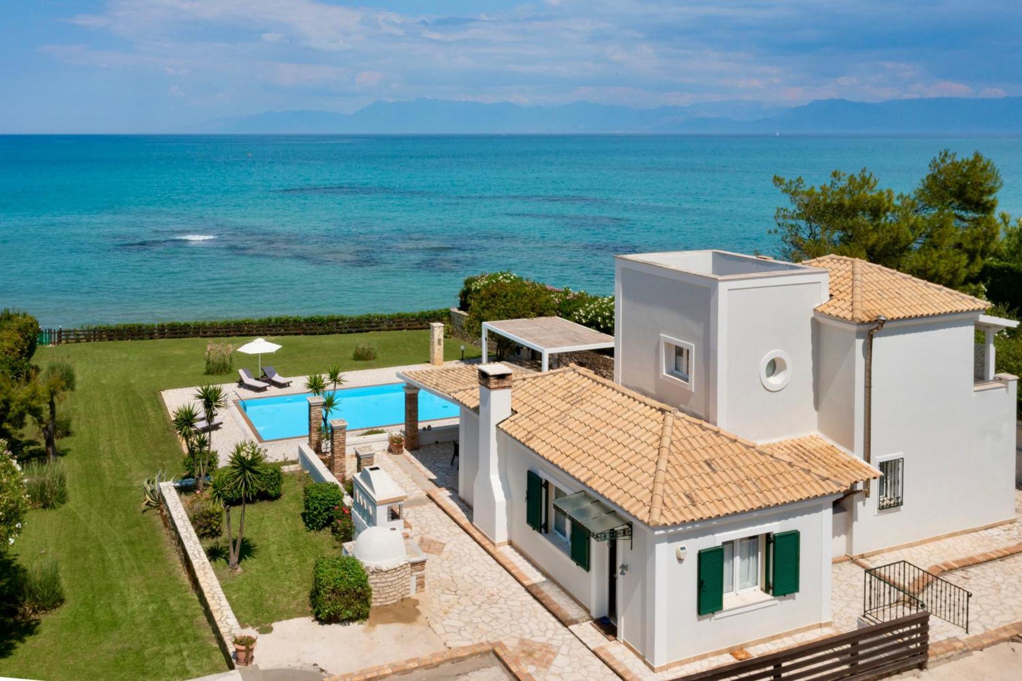 Beachfront Villa Victoras - With Private Beach Sidárion Exterior photo