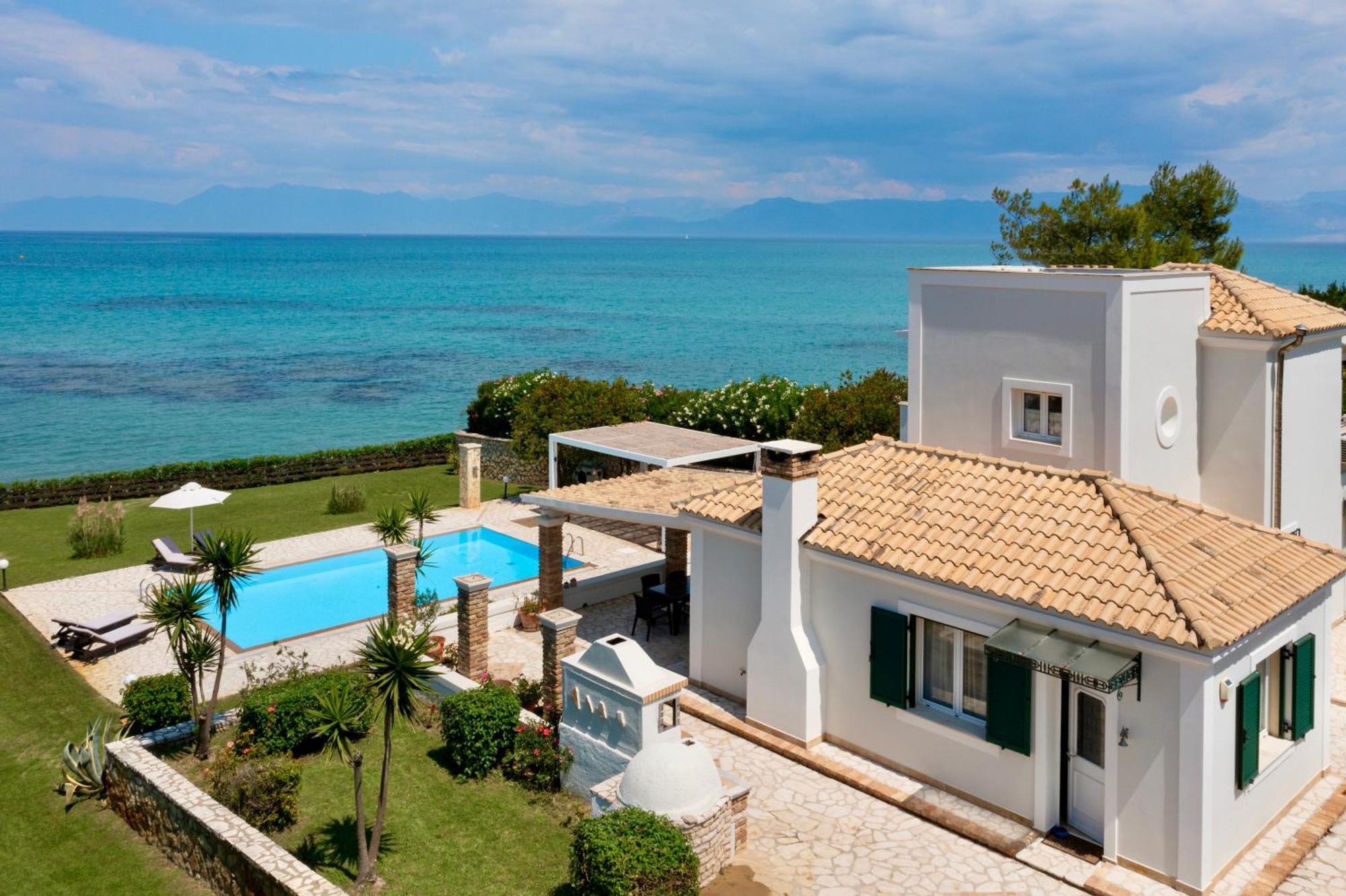 Beachfront Villa Victoras - With Private Beach Sidárion Exterior photo